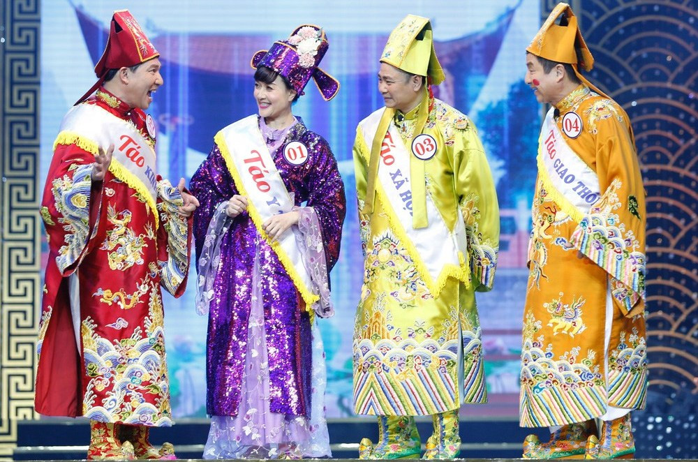 Táo Kinh Tế do NSƯT Quang Thắng đảm nhận có nhiều câu nói thâm sâu về lợi ích nhóm. Táo Kinh Tế do NSƯT Quang Thắng đảm nhận có nhiều câu nói thâm sâu về lợi ích nhóm.