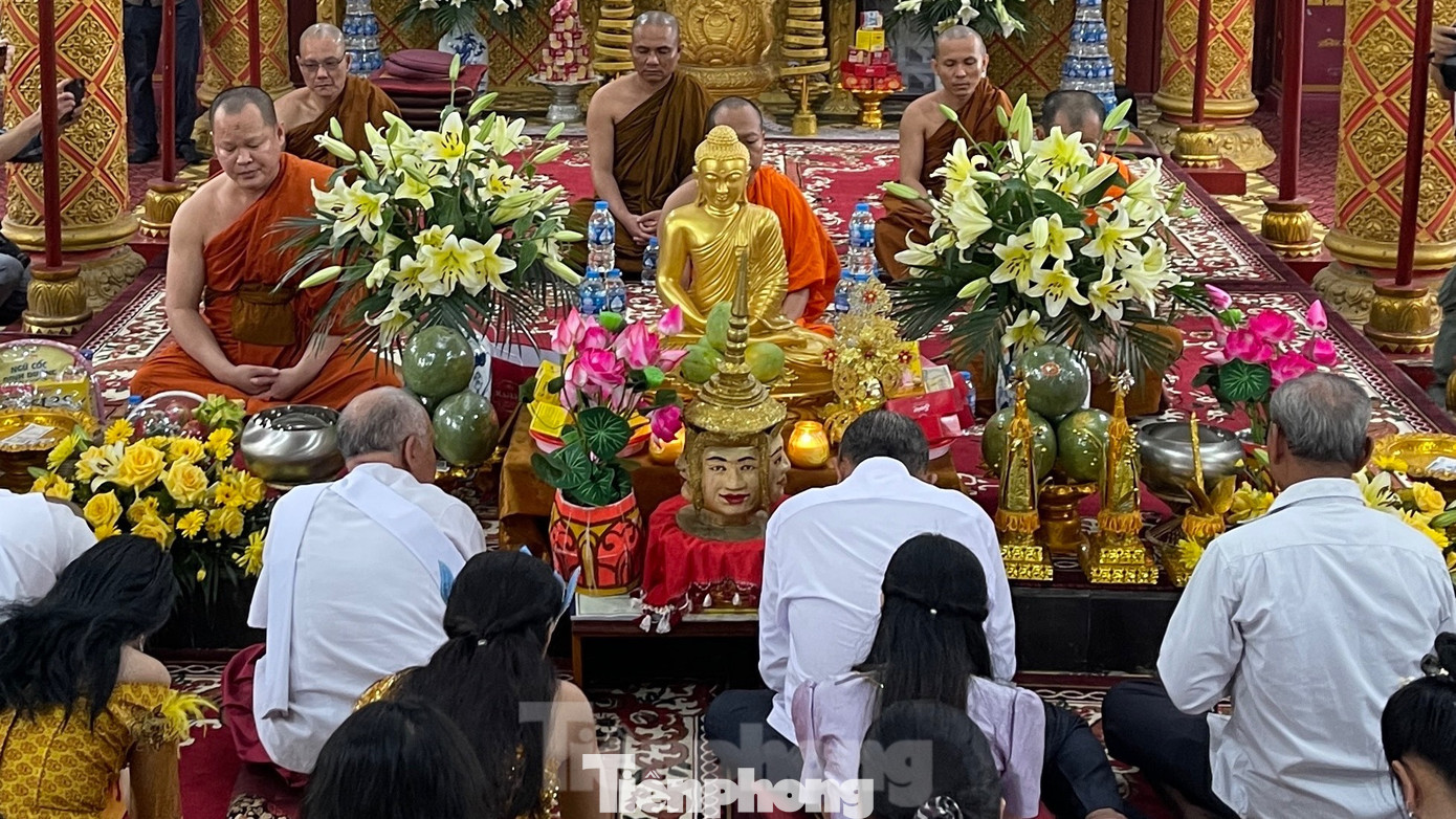 Những thập niên gần đây, trong xu thế đơn giản hóa lễ hội nói chung, lễ hội này chỉ còn 3 ngày. Trong khuôn khổ Ngày hội văn hóa - du lịch các dân tộc Việt Nam 2023, đồng bào tái hiện Tết trong ngày 15/04. Ảnh: Vũ Bảo.