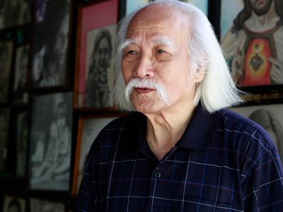 Họa sĩ Tôn Đức Lượng sở hữu hàng trăm bức ký họa lịch sử, nhiều tác phẩm sơn dầu, sơn mài, khắc gỗ...