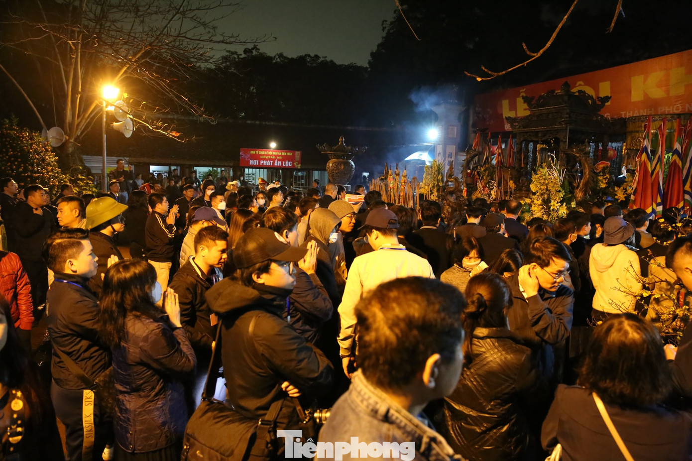 "Ngày nay, hoạt động không chỉ mang đậm giá trị văn hóa truyền thống, yếu tố tâm linh mà còn mang ý nghĩa giáo dục sâu sắc về truyền thống đạo lý Uống nước nhớ nguồn của dân tộc. Các tầng lớp nhân dân bày tỏ lòng thành kính, tri ân công đức của các bậc tiền nhân, ghi nhớ công lao của vương triều Trần trong dựng nước và giữ nước Đại Việt với hào khí Đông A sáng ngời ba lần đánh thắng quân Nguyên - Mông xâm lược", ông Phạm Duy Hưng, Chủ tịch UBND thành phố Nam Định nêu. Ảnh: TRỌNG TÀI.