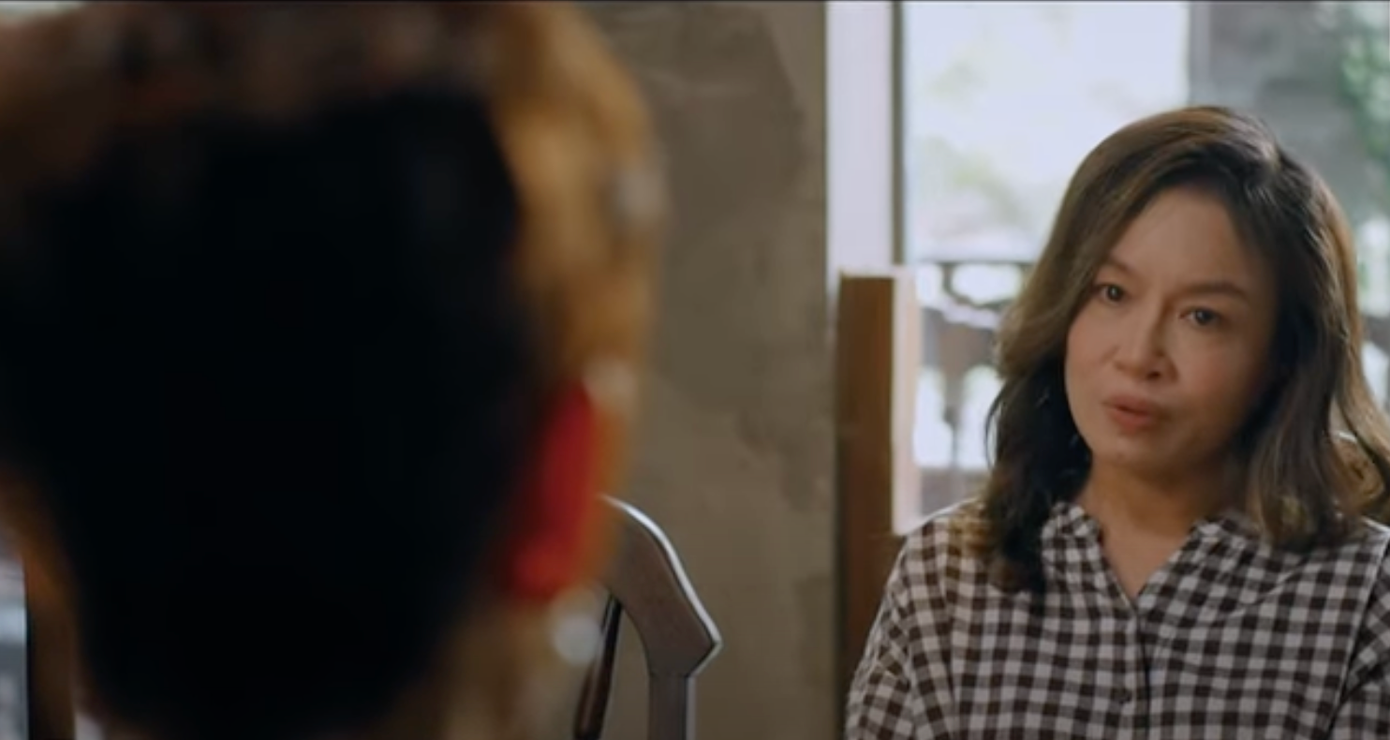 Bà Phượng ((Tú Oanh) không ngần ngại đáp trả những lời hạ thấp của bà Thảo (NSƯT Mỹ Uyên). Ảnh: CMH. Bà Phượng ((Tú Oanh) không ngần ngại đáp trả những lời hạ thấp của bà Thảo (NSƯT Mỹ Uyên). Ảnh: CMH.