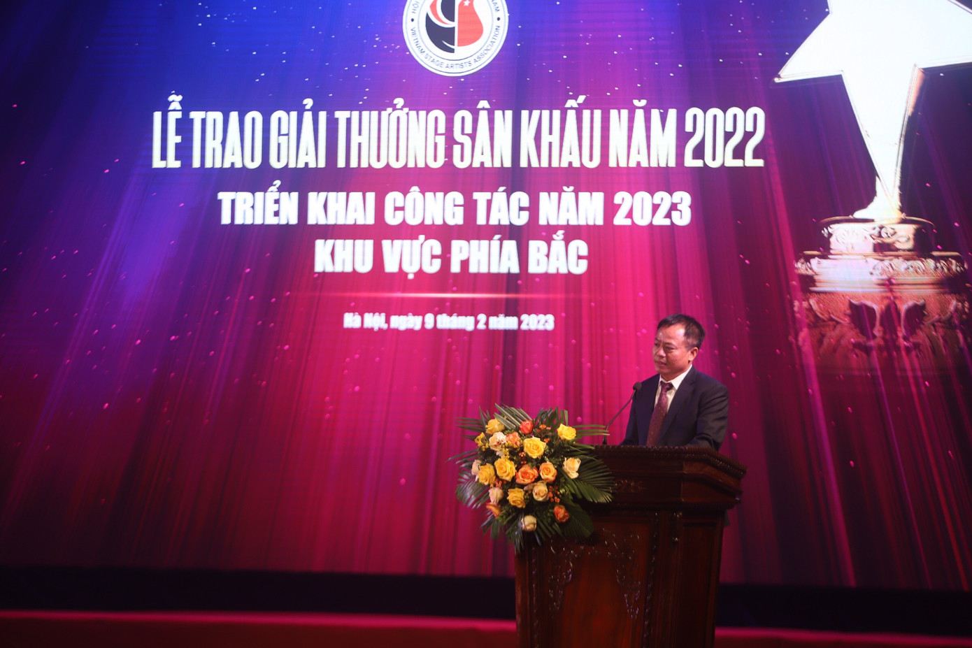 Nhà viết kịch, TS. Nguyễn Đăng Chương - Phó Chủ tịch Hội, Chủ tịch Hội đồng nghệ thuật Hội Nghệ sĩ Sân khấu Việt Nam nhận định nghệ thuật sân khấu năm 2022 tiến bộ về mọi mặt. Ảnh: LẠI TẤN.