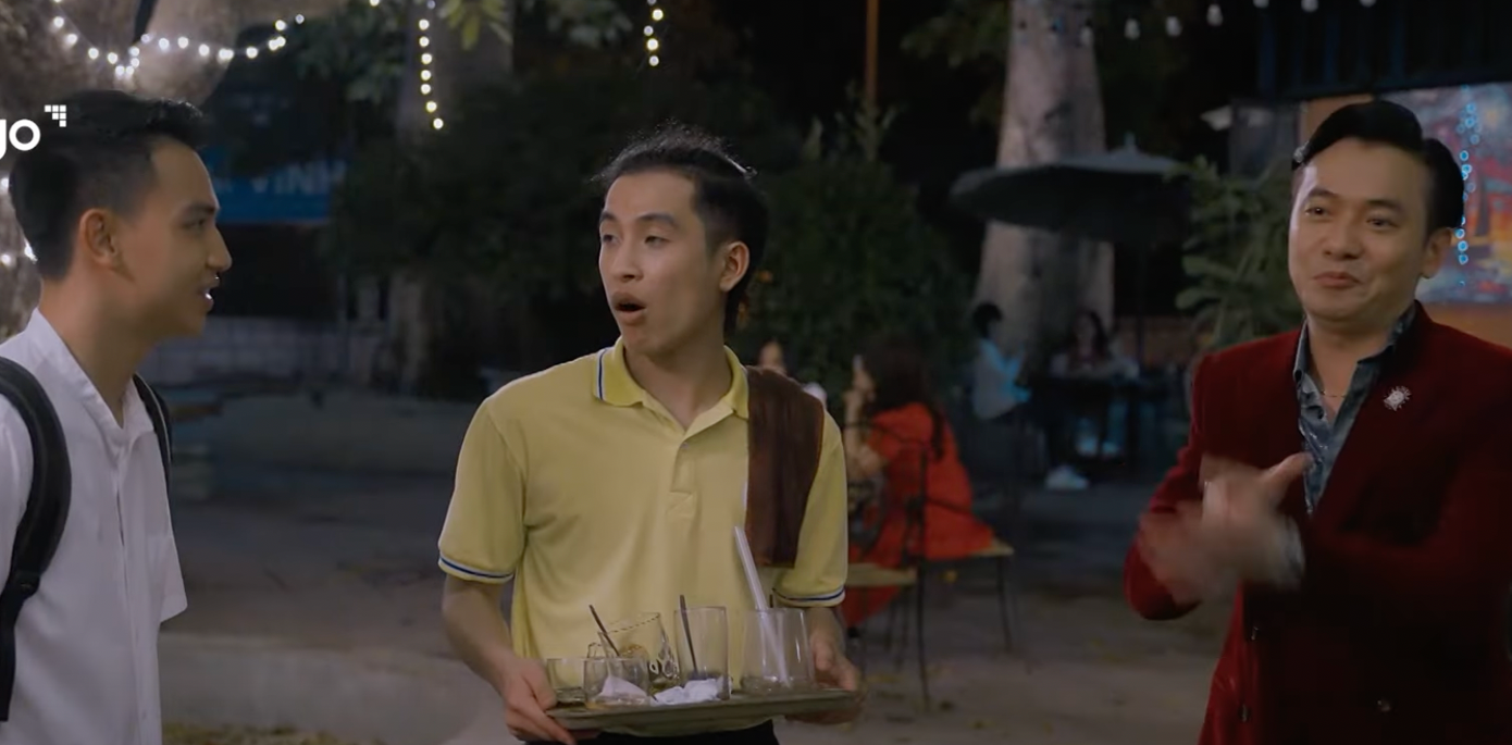 Bát (Anh Tuấn) chỉ làm ra vẻ hoàn lương. Ảnh: CMH.