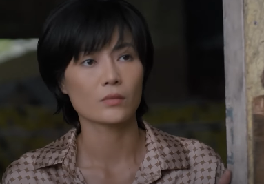 Luyến (Thanh Hương) thấy Nghĩa (Thanh Dương) đối xử tệ với bà Tình (NSƯT Thanh Quý). Ảnh: CMH. Luyến (Thanh Hương) thấy Nghĩa (Thanh Dương) đối xử tệ với bà Tình (NSƯT Thanh Quý). Ảnh: CMH.