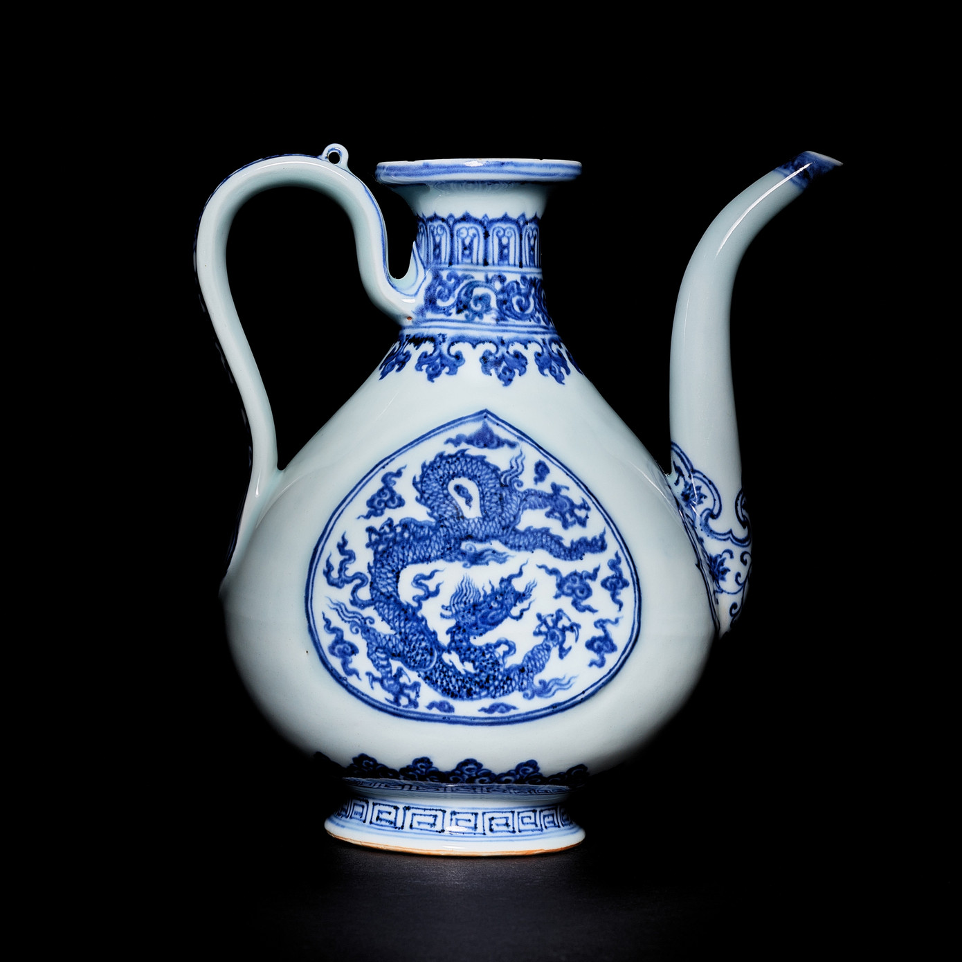 Bình nước thời nhà Minh được bán đấu giá với mức giá hơn 13 triệu USD. Ảnh: Sotheby's. Bình nước thời nhà Minh được bán đấu giá với mức giá hơn 13 triệu USD. Ảnh: Sotheby's.