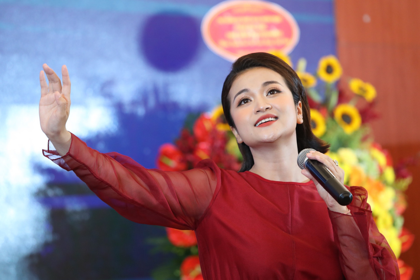 Đỗ Tố Hoa được ví như sơn ca của núi rừng Tuyên Quang khi sở hữu giọng soprano nữ cao, âm sắc đẹp, sang trọng. Đỗ Tố Hoa được ví như sơn ca của núi rừng Tuyên Quang khi sở hữu giọng soprano nữ cao, âm sắc đẹp, sang trọng.