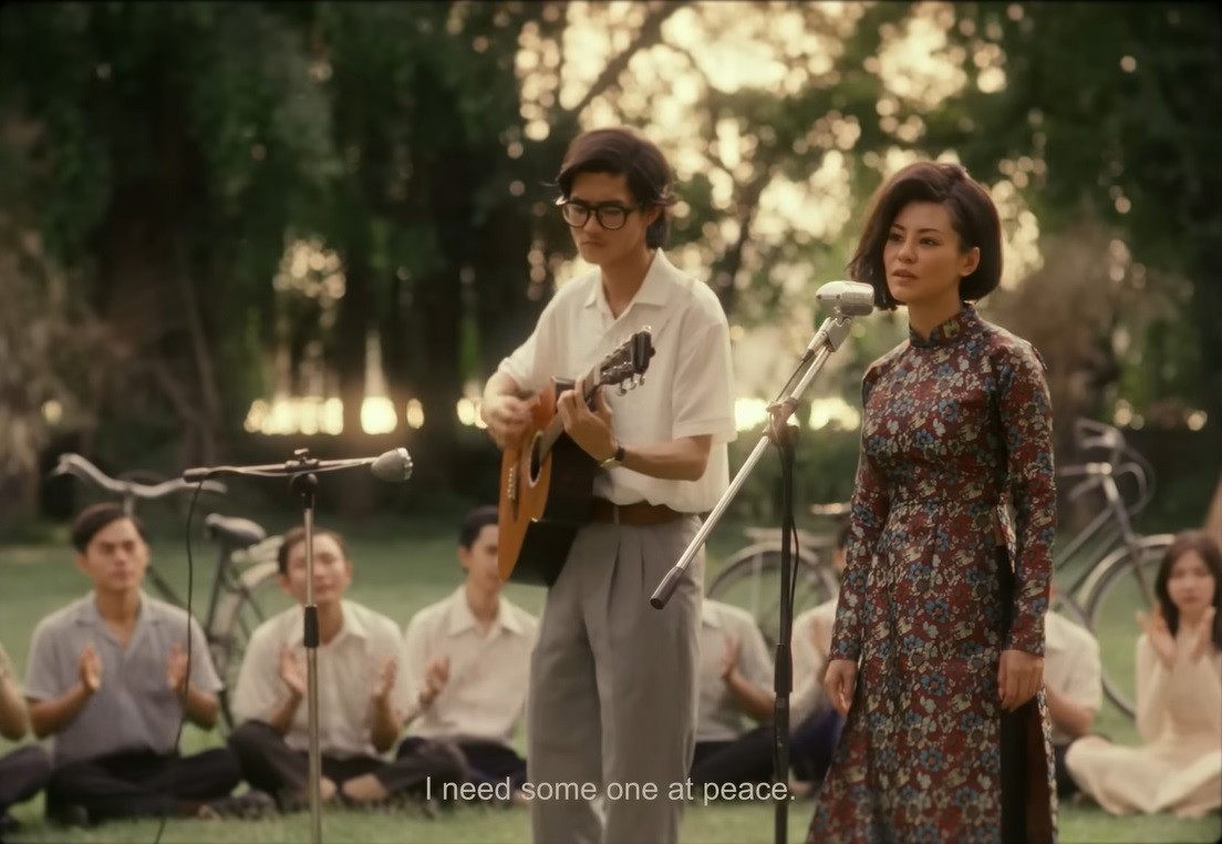 Đạo diễn Phan Gia Nhật Linh - đạo diễn phim Em và Trịnh - xác nhận nhân vật của Bùi Lan Hương (Khánh Ly) là nhân vật nữ phụ. Đạo diễn Phan Gia Nhật Linh - đạo diễn phim Em và Trịnh - xác nhận nhân vật của Bùi Lan Hương (Khánh Ly) là nhân vật nữ phụ.