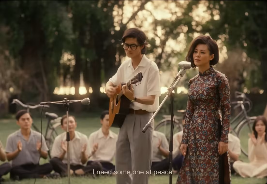 Đạo diễn Phan Gia Nhật Linh - đạo diễn phim Em và Trịnh - xác nhận nhân vật của Bùi Lan Hương (Khánh Ly) là nhân vật nữ phụ. Đạo diễn Phan Gia Nhật Linh - đạo diễn phim Em và Trịnh - xác nhận nhân vật của Bùi Lan Hương (Khánh Ly) là nhân vật nữ phụ.