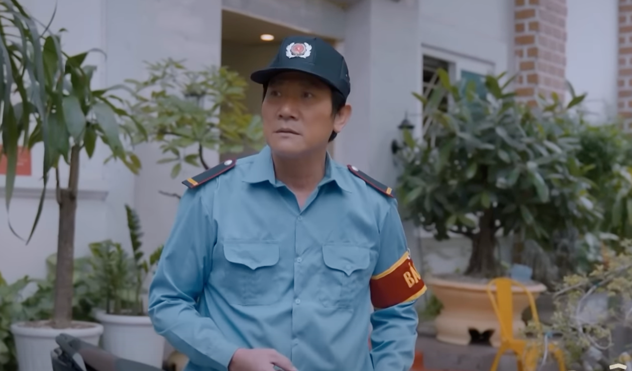 Lưu (NSƯT Hoàng Hải) chuyển sang làm bảo vệ. Ảnh: CMH.