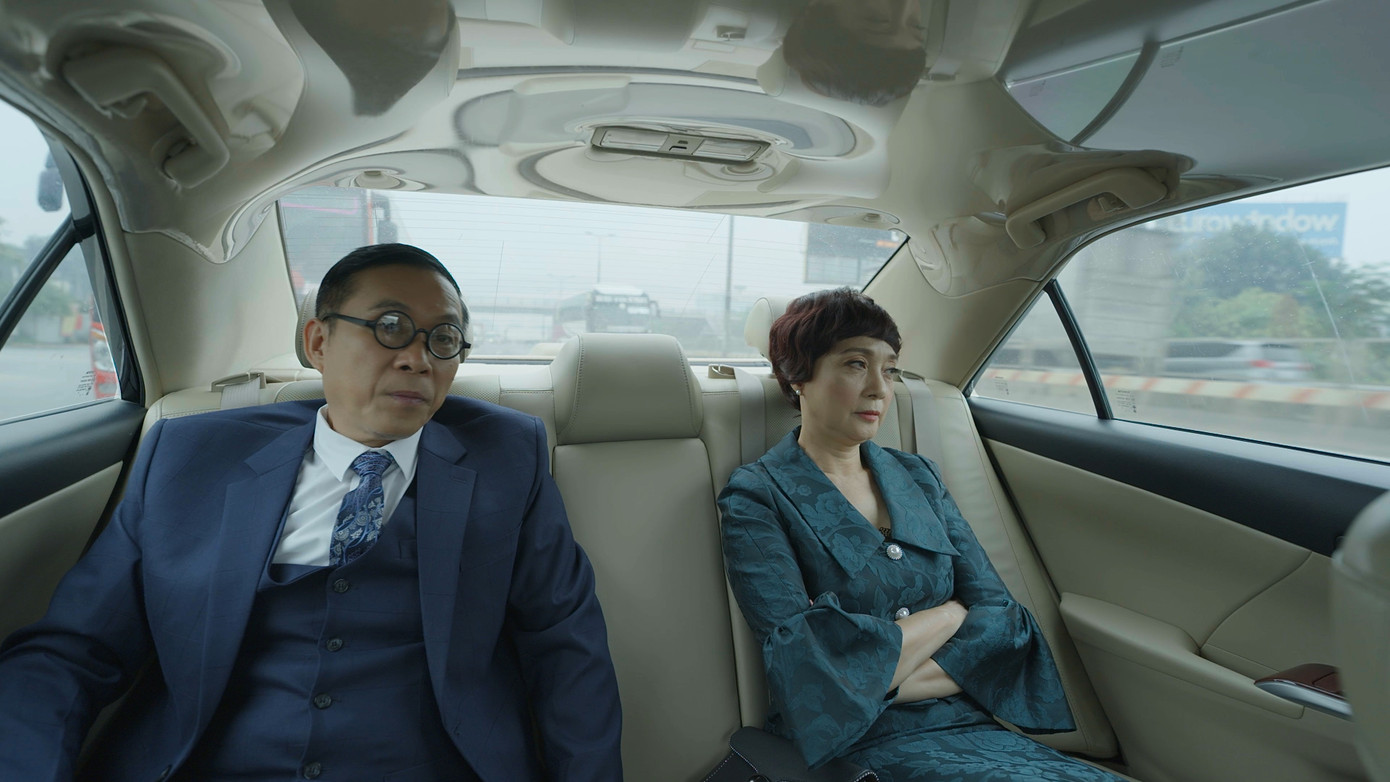 NSND Lê Khanh vào vai bà nội khó tính và thành công trong công việc.