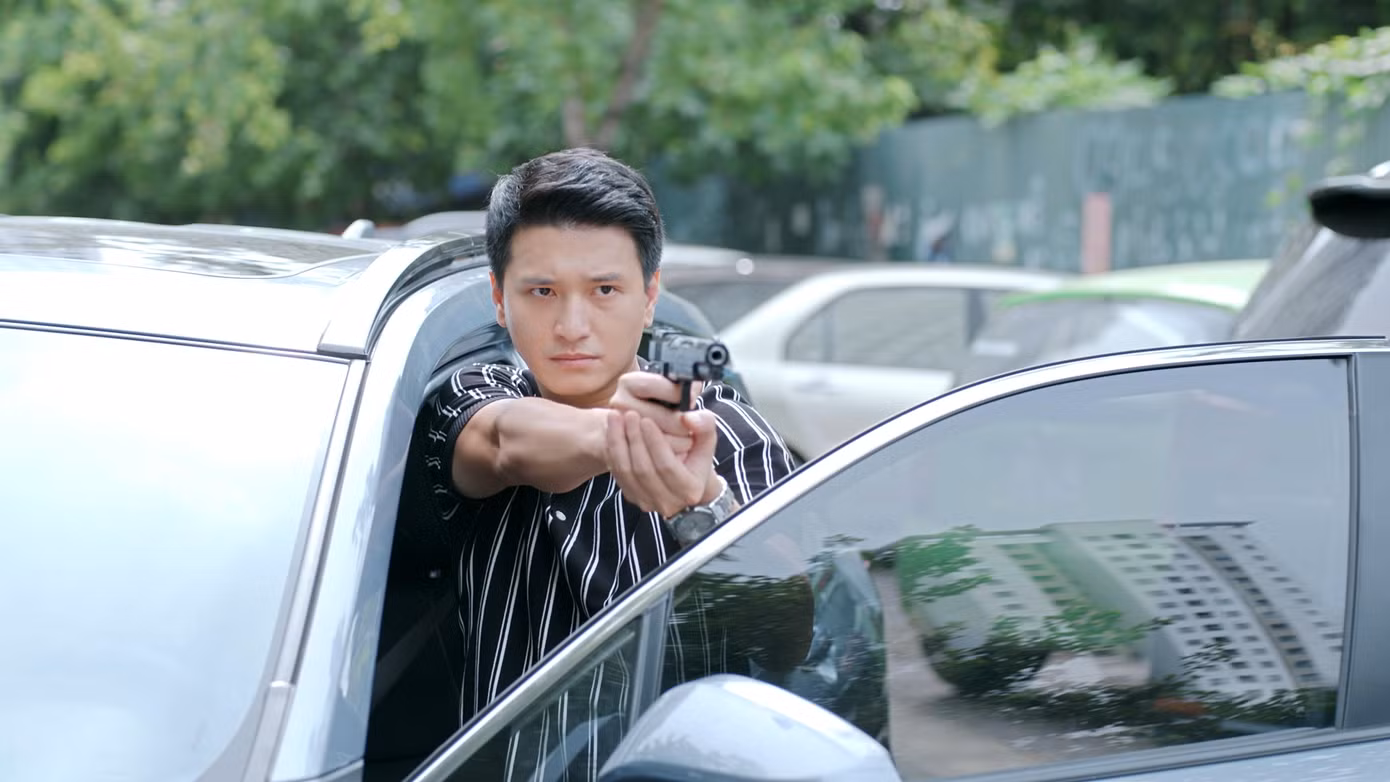 Huỳnh Anh đóng cảnh sát trong Biệt dược đen.