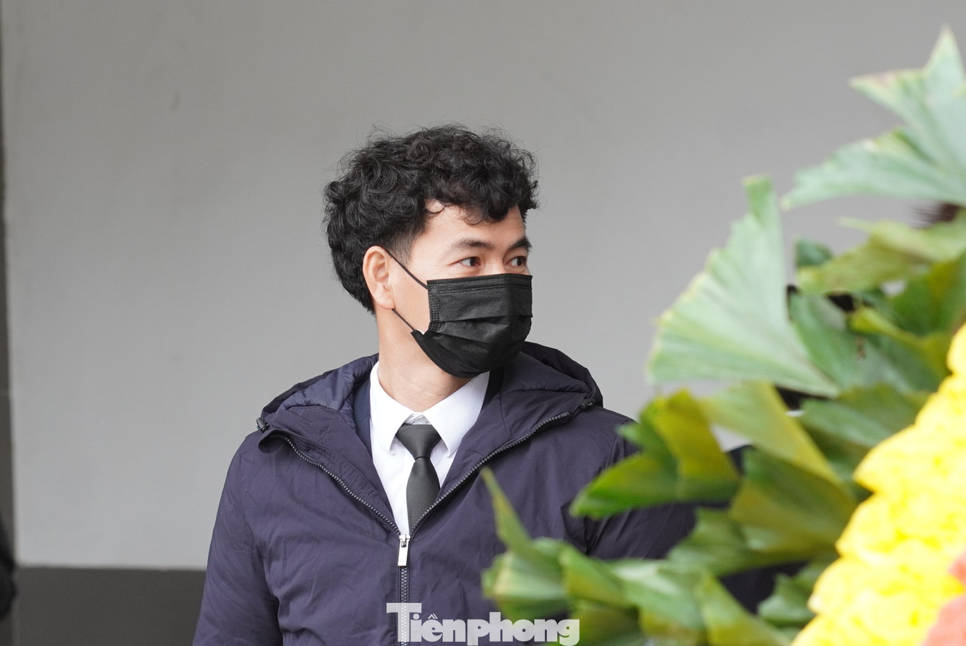 Từ sớm nhiều bạn bè, đồng nghiệp, hậu bối của NSND Trần Tiến đã tề tựu để nói lời từ biệt với ông. Ảnh: TRỌNG QUÂN.