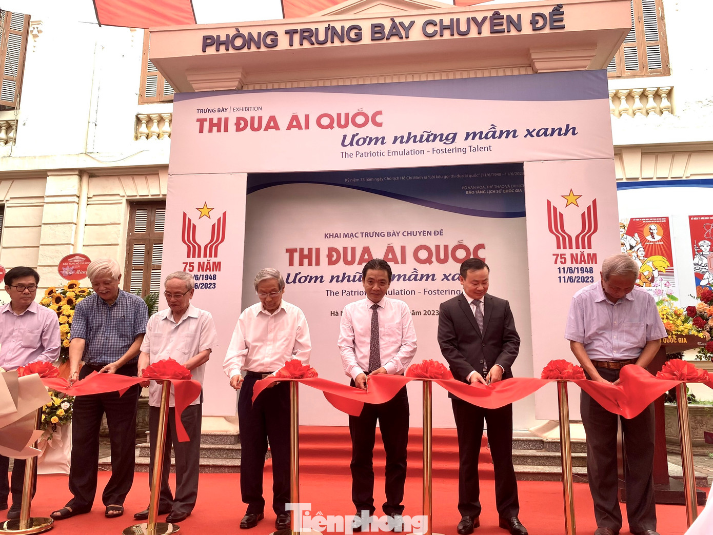 “Trưng bày là sự tri ân đối với những người đã cống hiến xương máu, sức lực, trí tuệ cho sự nghiệp giải phóng dân tộc, bảo vệ và xây dựng tổ quốc, khơi dậy tinh thần thi đua trong mỗi con người Việt Nam, góp phần dựng xây Tổ quốc, ươm những mầm xanh vì sự nghiệp phát triển đất nước ngày càng văn minh, giàu mạnh”, TS. Nguyễn Văn Đoàn nêu.