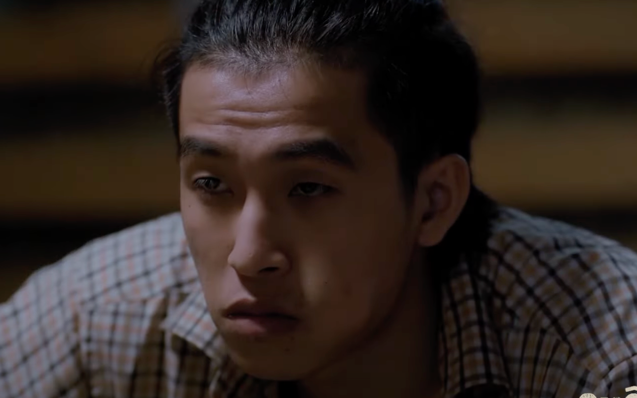 Em trai Luyến tái mặt khi nghe cô nói bỏ thuốc chuột vào đồ ăn. Ảnh: CMH.