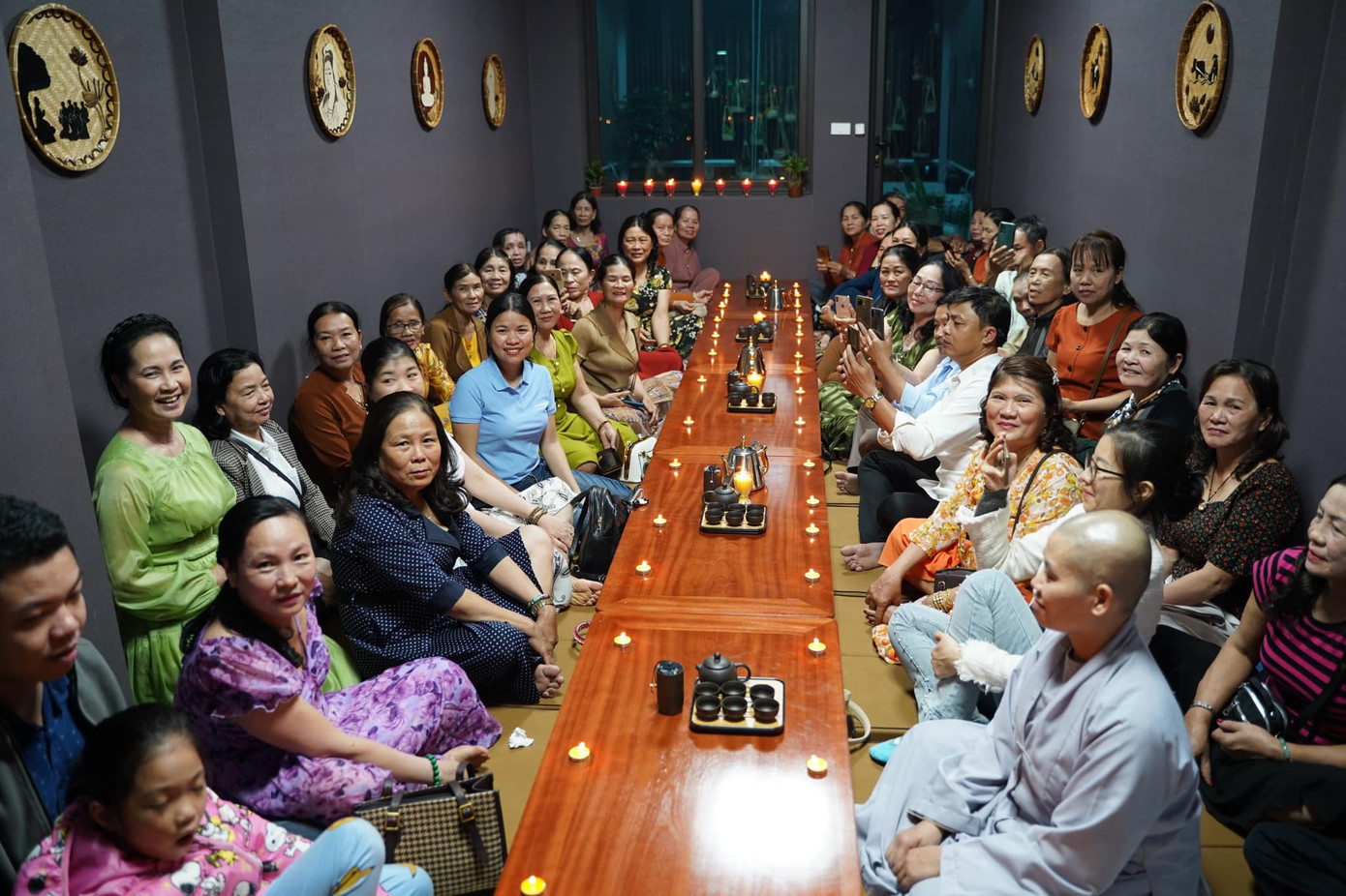 NSND Lan Hương xuất hiện trong chương trình nghệ thuật kỷ niệm Ngày Quốc tế Phụ nữ của Nhà hát Kịch Việt Nam. Trước đó, chị đã giao lưu với ni sư, phật tử trong Quảng Nam ra lễ Phật.