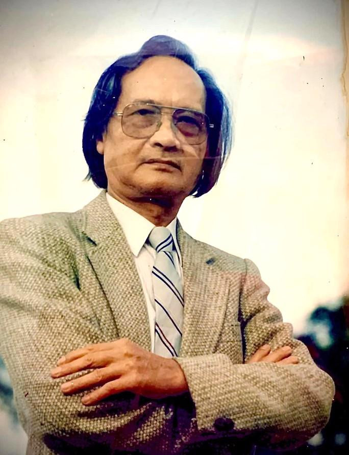 NSND Trần Tiến được đánh giá là tên tuổi hàng đầu của sân khấu kịch phía Bắc. NSND Trần Tiến được đánh giá là tên tuổi hàng đầu của sân khấu kịch phía Bắc.