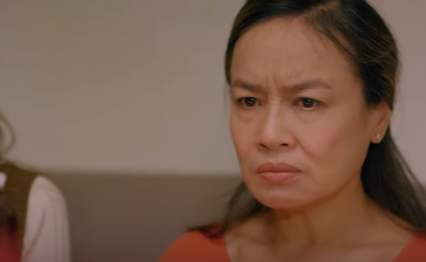 Mẹ Phượng (NSƯT Tú Oanh) quyết đòi lại công bằng cho con gái. Ảnh: CMH.