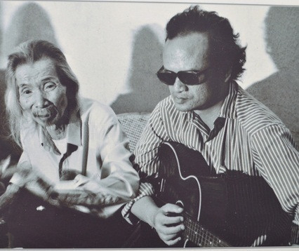 NSƯT Văn Vượng (phải) và cố nhạc sĩ Văn Cao. Ảnh: TL. NSƯT Văn Vượng (phải) và cố nhạc sĩ Văn Cao. Ảnh: TL.