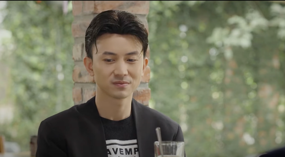 Danh (Anh Vũ) lo lắng việc làm không đúng đạo đức . Ảnh: CMH. Danh (Anh Vũ) lo lắng việc làm không đúng đạo đức . Ảnh: CMH.