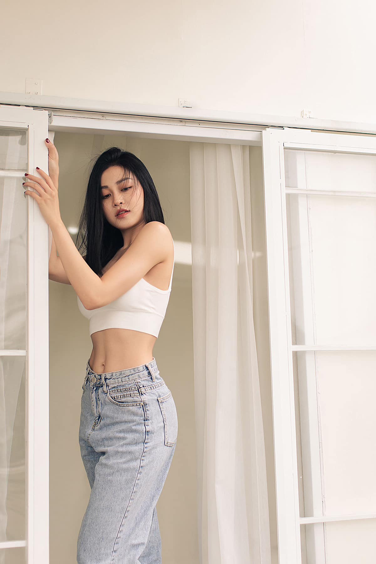 Cô gây ấn tượng với vai con nghiện tên Tuyết trong bộ phim Biệt dược đen. Tuyết dính vào mối quan hệ tay ba với Vương (Tuấn Anh) - thủ lĩnh nhóm City boy và Tiến (Trương Hoàng) - cậu ấm gia đình kinh doanh thuốc và thiết bị y tế. Tuyết trở thành nghi phạm trong vụ án sát hại Vương.