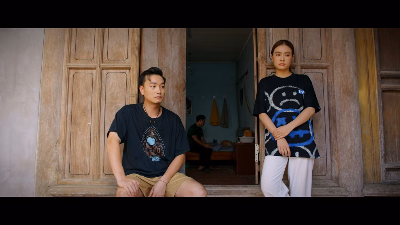 Trọng Lân và Hoàng Thuỳ Linh trở thành anh em ruột trong phim giờ vàng.