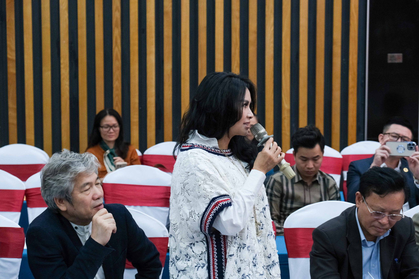 Thanh Lam bày tỏ sự vui mừng khi tham gia đêm nhạc tưởng nhớ "ngũ hành vàng xứ Nghệ". Ảnh: Hồ Quang.