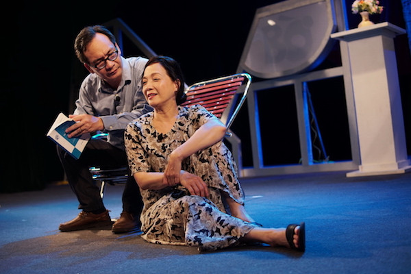 Vai Thúy trong vở kịch Bến bờ xa lắc do NSND Lê Khanh đảm nhiệm.