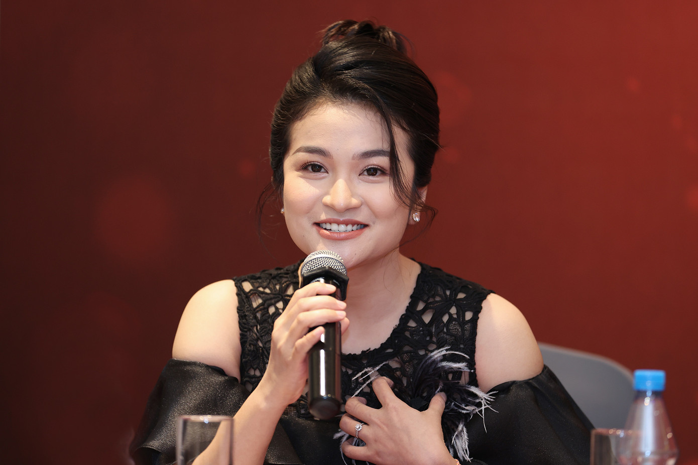 Nhạc trưởng Đồng Quang Vinh và ca sĩ Đỗ Tố Hoa là hai nhân tố mới của hoà nhạc Điều còn mãi 2023. Nhạc trưởng Đồng Quang Vinh và ca sĩ Đỗ Tố Hoa là hai nhân tố mới của hoà nhạc Điều còn mãi 2023.