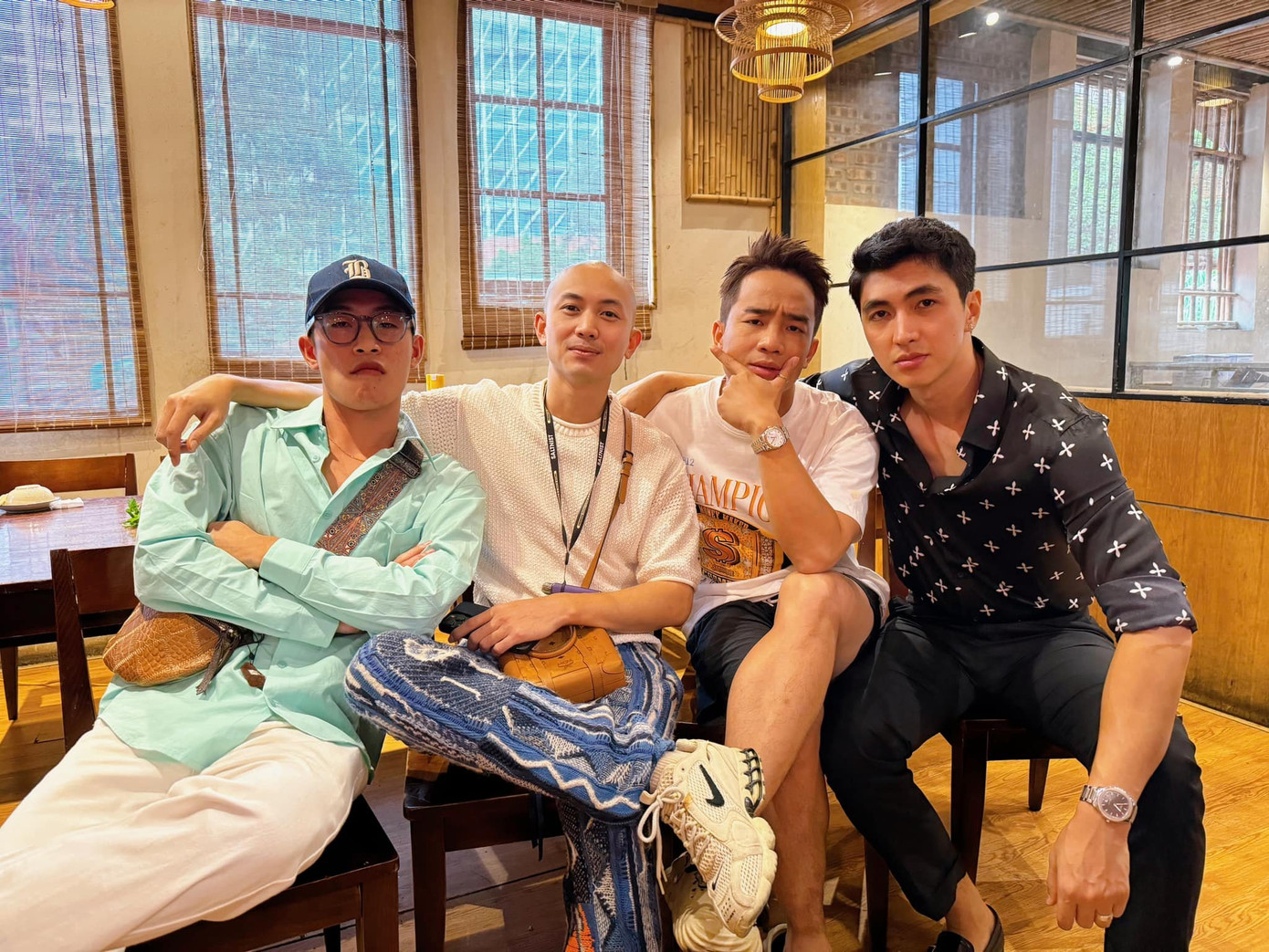 Nhóm công tử Cityboy nhắng nhít trong hậu trường Biệt dược đen. Nhóm công tử Cityboy nhắng nhít trong hậu trường Biệt dược đen.