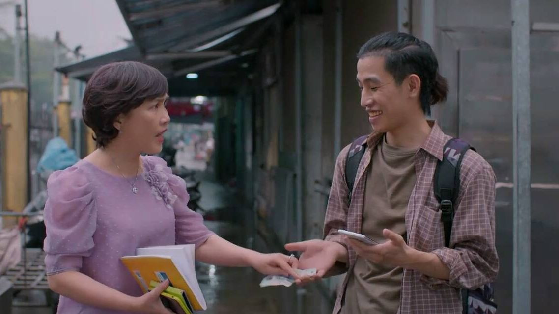 Bát (Tuấn Anh) liên tục gây chuyện từ khi xuất hiện trong phim. Ảnh: CMH. Bát (Tuấn Anh) liên tục gây chuyện từ khi xuất hiện trong phim. Ảnh: CMH.