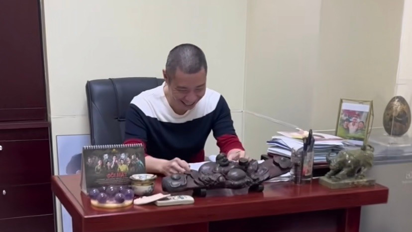 Nam nghệ sĩ vui vẻ khi trở lại làm việc. Ảnh: NVCC.