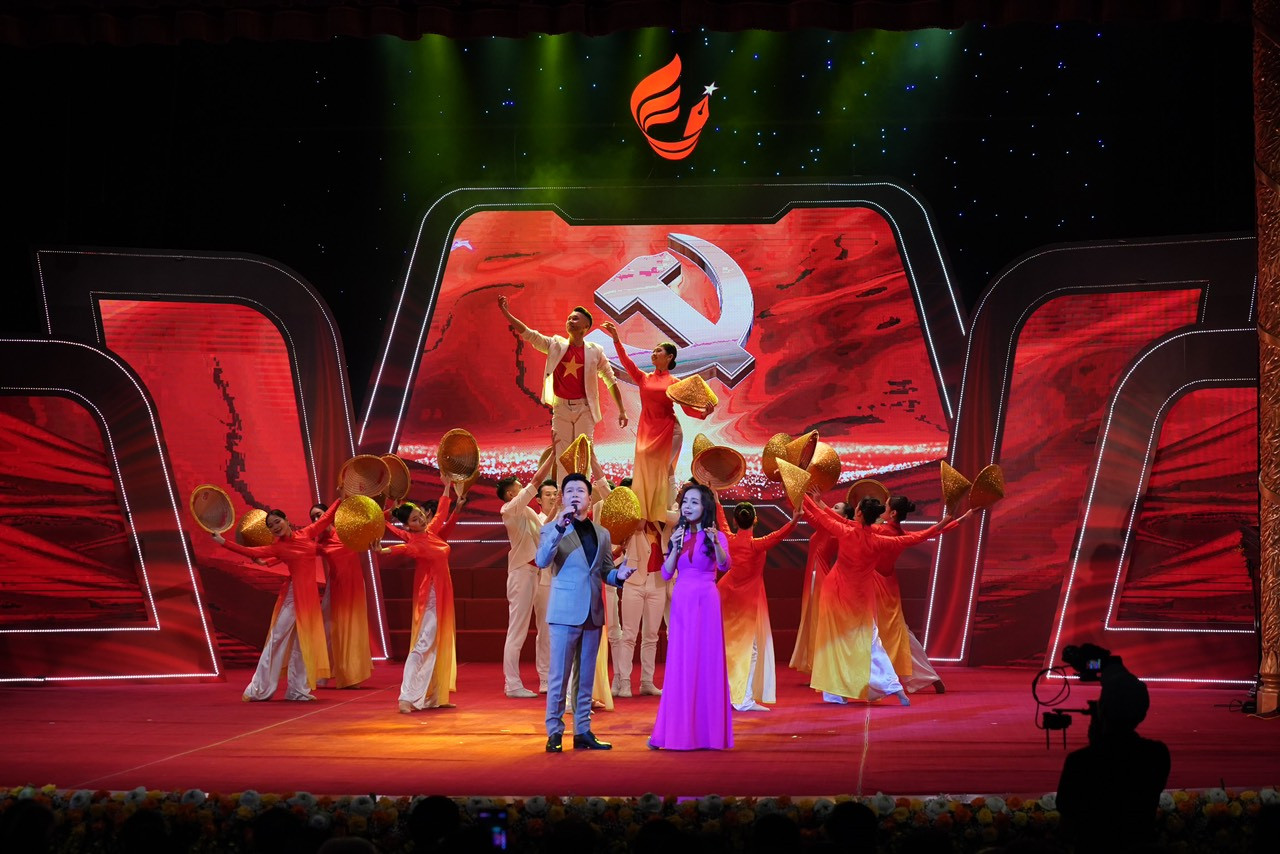 Lễ trao giải được lồng ghép với chương trình nghệ thuật.