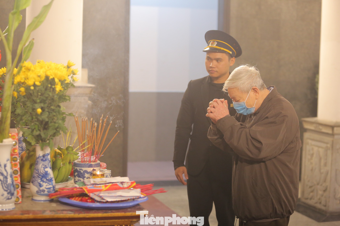 Nghệ sĩ nhiếp ảnh Trịnh Hải bày tỏ niềm tiếc thương trước sự ra đi của NSƯT Văn Vượng. "Đất nước vĩnh biệt một tài năng, anh chị mất đi một người em nhiệt tình, sống trung thực. Mong em yên giấc ngàn thu", nghệ sĩ nhiếp ảnh Trịnh Hải viết. Ảnh: DUY PHẠM.