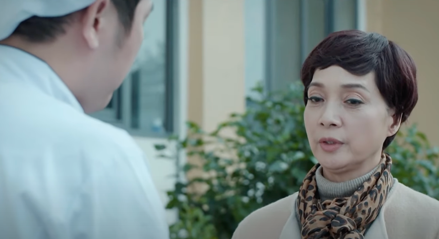 Bà Lan muốn kiểm tra kho thực phẩm vì số liệu của hệ thống và lời báo cáo của nhân viên bếp không ăn khớp. Ảnh: CMH. Bà Lan muốn kiểm tra kho thực phẩm vì số liệu của hệ thống và lời báo cáo của nhân viên bếp không ăn khớp. Ảnh: CMH.