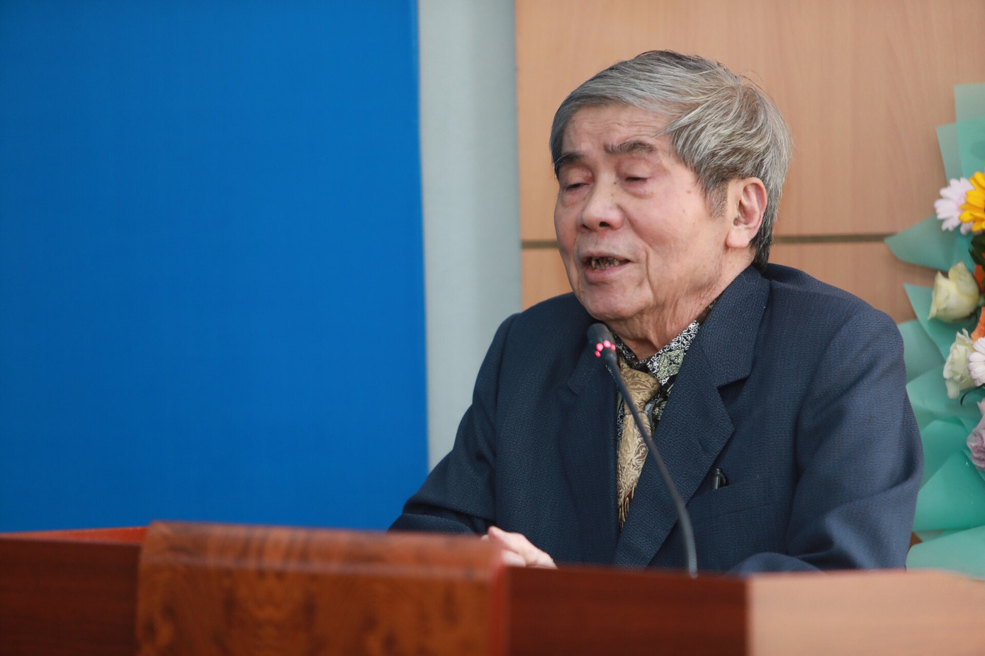 GS. NGND Hà Minh Đức chia sẻ về bộ sách Thời gian và nhân chứng. GS. NGND Hà Minh Đức chia sẻ về bộ sách Thời gian và nhân chứng.