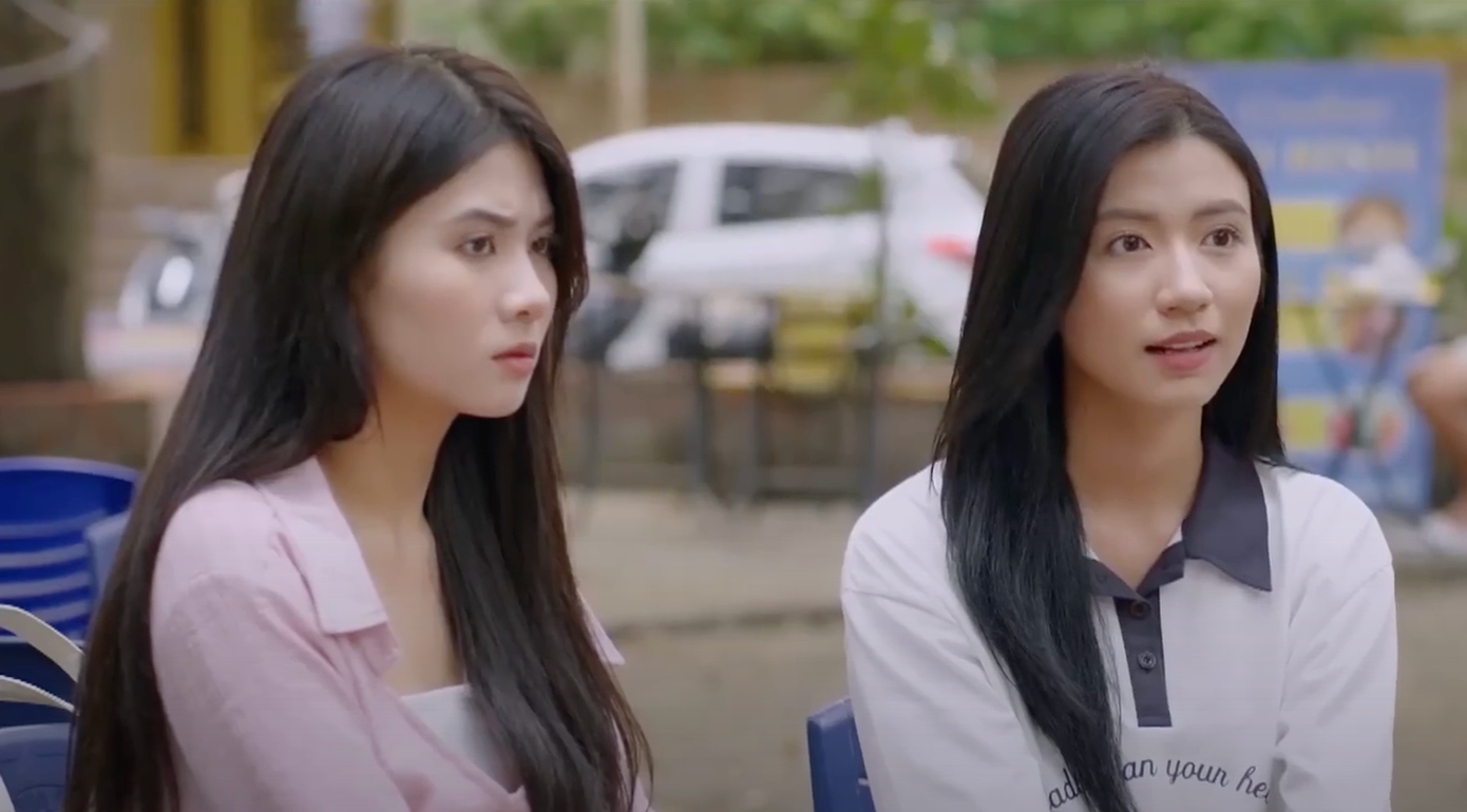 Ngọc (trái) và Thảo không vui ra mặt khi Phi (Thái Vũ) giới thiệu bạn gái. Ảnh: CMH. Ngọc (trái) và Thảo không vui ra mặt khi Phi (Thái Vũ) giới thiệu bạn gái. Ảnh: CMH.
