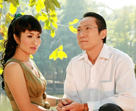 Nguyệt Hằng và NSƯT Hoàng Hải trong phim Vệt nắng cuối trời. Nguyệt Hằng và NSƯT Hoàng Hải trong phim Vệt nắng cuối trời.