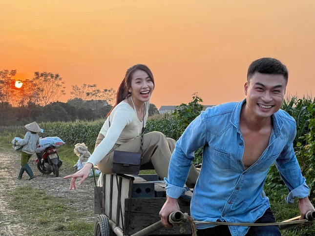 Bộ đôi Trần Vân - Duy Hưng ghi điểm với khán giả yêu truyền hình qua vai diễn Hoài - Hiếu trong phim Phố trong làng. Bộ đôi Trần Vân - Duy Hưng ghi điểm với khán giả yêu truyền hình qua vai diễn Hoài - Hiếu trong phim Phố trong làng.