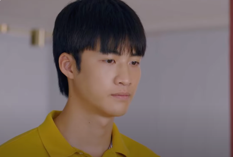 Hiếu (Duy Khánh) ngỡ ngàng khi bà Thủy (NSND Minh Hòa) trách chị dâu (Hương Giang). Ảnh: CMH.