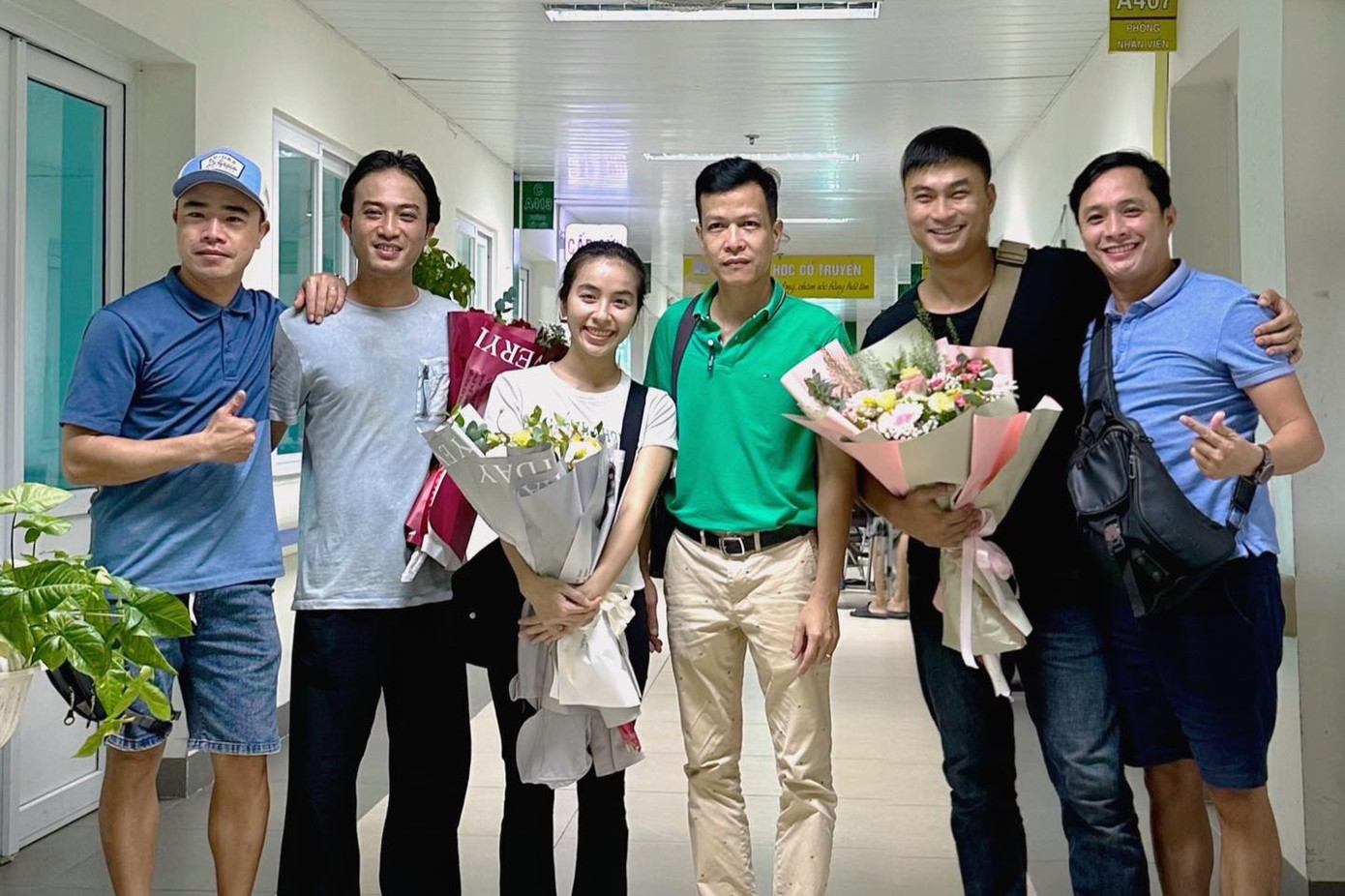 Diễn viên Doãn Quốc Đam, Trần Vân, Duy Hưng chia tay đoàn làm phim Làng trong phố.