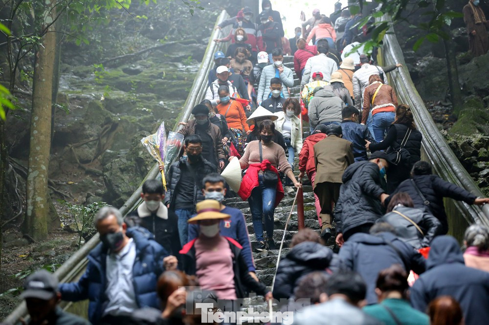 Lễ hội chùa Hương được tổ chức trở lại với nhiều điểm mới. Ảnh: TRỌNG TÀI.