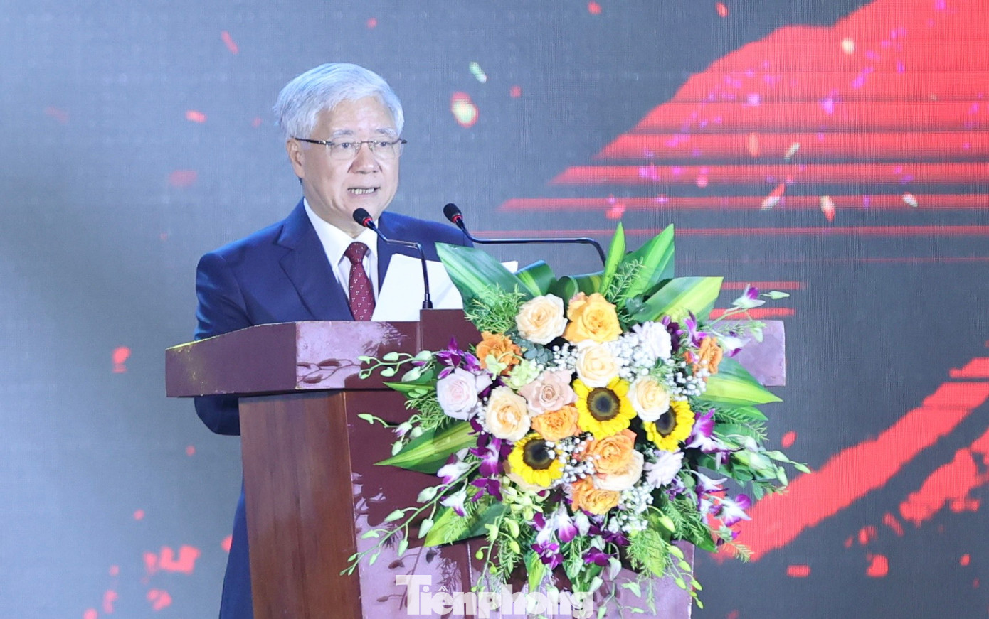 Phát biểu tại lễ khai mạc, ông Đỗ Văn Chiến nhấn mạnh đoàn kết là truyền thống cực kỳ quý báu của dân tộc. “Mặt trận Tổ quốc Việt Nam là mái nhà chung của khối đại đoàn kết toàn dân tộc, là cầu nối tin cậy giữa các cấp ủy Đảng, chính quyền với nhân dân, nhằm tập hợp, động viên cán bộ, công chức, viên chức, chiến sĩ các lực lượng vũ trang, các tầng lớp nhân dân thi đua, sáng tạo, đóng góp công sức xây dựng và bảo vệ Tổ quốc”, ông Đỗ Văn Chiến nêu.