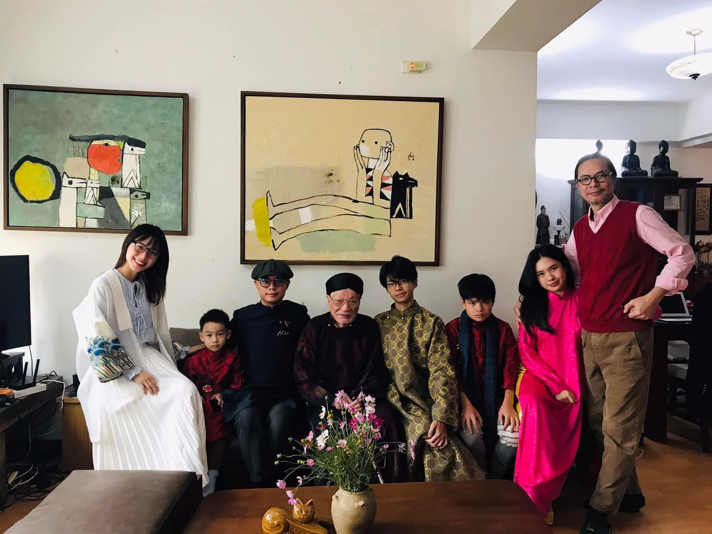 Gia đình NSƯT Trần Lực dịp Tết Quý Mão 2023. Gia đình NSƯT Trần Lực dịp Tết Quý Mão 2023.