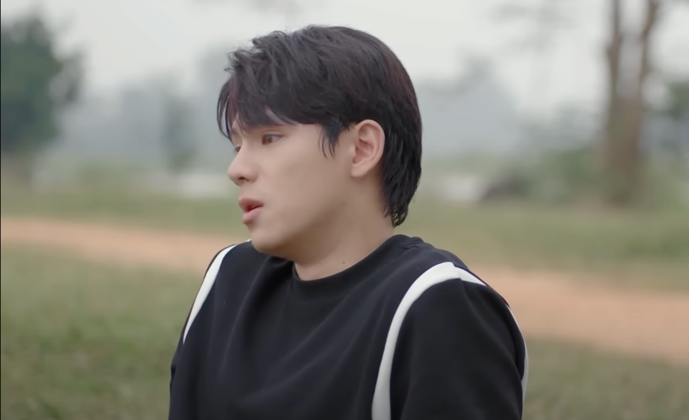 Khang (Thái Vũ) tâm sự với Thương (Trần Vân) về chuyện gia đình. Ảnh: CMH. Khang (Thái Vũ) tâm sự với Thương (Trần Vân) về chuyện gia đình. Ảnh: CMH.