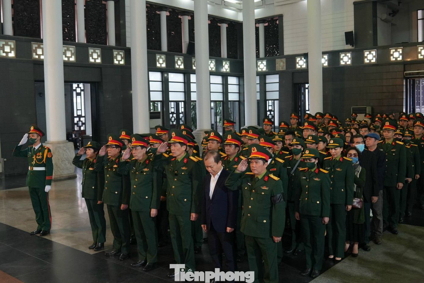 Đoàn trường Đại học Văn hóa nghệ thuật quân đội do Hiệu trưởng - Đại tá, NGƯT, nhạc sĩ Nguyễn Xuân Thủy - dẫn đầu. Với đại tá, nhạc sĩ Nguyễn Xuân Thuỷ, trung tá, nhạc sĩ Nguyễn Xuân Phương không chỉ là đồng chí, đồng nghiệp mà còn là người thầy tận tụy và tâm huyết với sự nghiệp giáo dục, đào tạo.