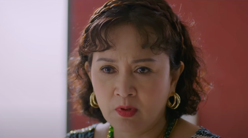 Bà Thủy (NSND Minh Hòa) không vui vì con gái cho em chồng ở chung nhà. Ảnh: CMH.