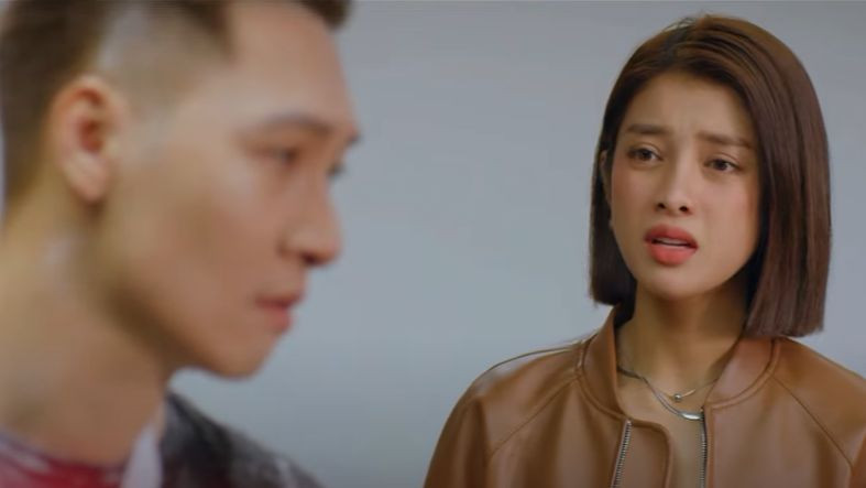 Linh (Trình Mỹ Duyên) chê bai Ly (Thùy Anh) chỉ là một thợ làm bánh không có gì đặc biệt. Ảnh: CMH. Linh (Trình Mỹ Duyên) chê bai Ly (Thùy Anh) chỉ là một thợ làm bánh không có gì đặc biệt. Ảnh: CMH.