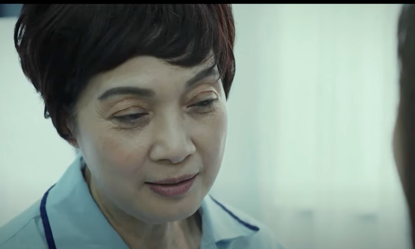 Bà Lan (NSND Lê Khanh) tâm sự với Mai Anh về Lala và Gia An (Lãnh Thanh). Ảnh: CMH. Bà Lan (NSND Lê Khanh) tâm sự với Mai Anh về Lala và Gia An (Lãnh Thanh). Ảnh: CMH.