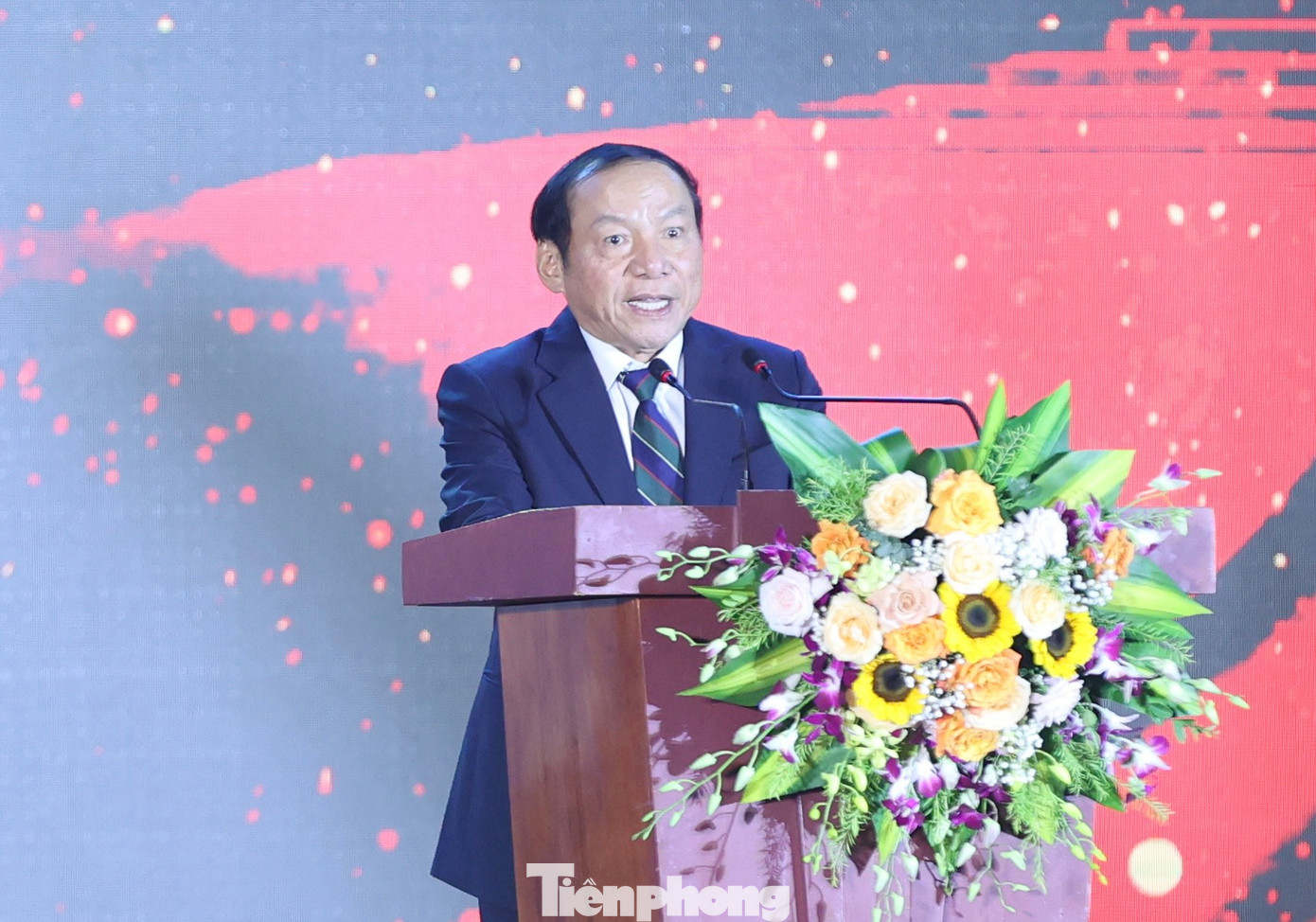 Bộ trưởng Bộ VHTTDL Nguyễn Văn Hùng khẳng định Tuần Đại đoàn kết các dân tộc - Di sản văn hóa Việt Nam năm 2023 được tổ chức nhằm tôn vinh các giá trị văn hóa truyền thống tốt đẹp của các dân tộc trong nền văn hóa thống nhất mà đa dạng của cộng đồng 54 dân tộc. “Với phương châm để chủ thể văn hóa tự giới thiệu về mình, tuần lễ sẽ mang lại một bầu không khí vui tươi đoàn kết, với nhiều hoạt động giới thiệu sản phẩm, không gian văn hóa, tái hiện các lễ hội độc đáo của các dân tộc, các tiết mục dân ca, dân vũ đặc sắc, trình diễn trang phục dân tộc, thi đấu các môn thể thao dân tộc”, Bộ trưởng Nguyễn Văn Hùng nêu.