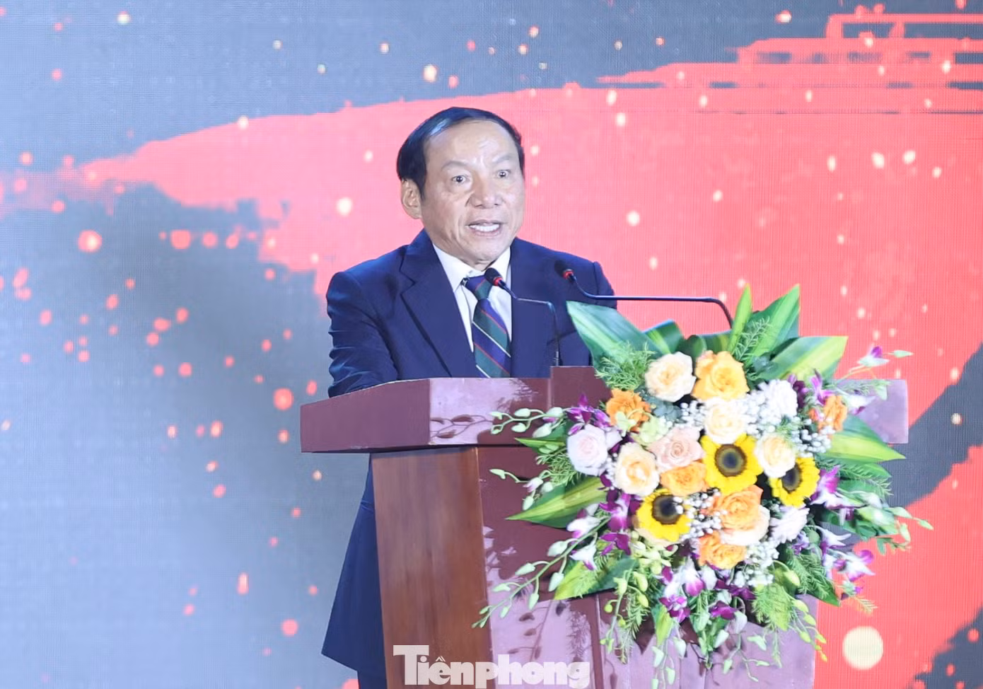 Bộ trưởng Bộ VHTTDL Nguyễn Văn Hùng khẳng định Tuần Đại đoàn kết các dân tộc - Di sản văn hóa Việt Nam năm 2023 được tổ chức nhằm tôn vinh các giá trị văn hóa truyền thống tốt đẹp của các dân tộc trong nền văn hóa thống nhất mà đa dạng của cộng đồng 54 dân tộc. “Với phương châm để chủ thể văn hóa tự giới thiệu về mình, tuần lễ sẽ mang lại một bầu không khí vui tươi đoàn kết, với nhiều hoạt động giới thiệu sản phẩm, không gian văn hóa, tái hiện các lễ hội độc đáo của các dân tộc, các tiết mục dân ca, dân vũ đặc sắc, trình diễn trang phục dân tộc, thi đấu các môn thể thao dân tộc”, Bộ trưởng Nguyễn Văn Hùng nêu.